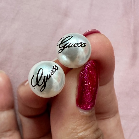 Vintage Guess Pearl earings - Picture 7 of 7
